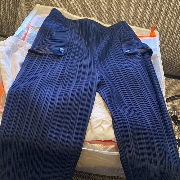 Pleated Flap Pocket Pants - Picture 5 of 8